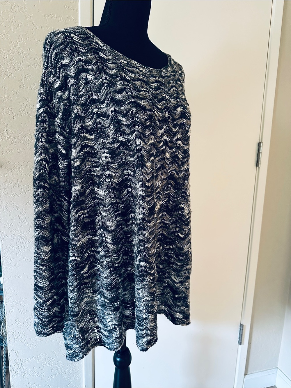 Women’s Sweater, 1X, Attitudes by Renee Black White & Tan